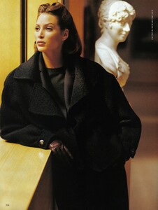 HarpersBazaarUS_September1992_FallsRefinedAppeal_05.jpg