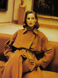 HarpersBazaarUS_September1992_FallsRefinedAppeal_09.jpg