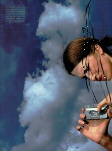 Hiett_Vogue_Italia_August_1999_03.thumb.jpg.48da12e10700eba55fae8de50e127b6f.jpg