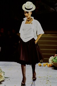 JEAN-PAUL-GAULTIER-SPRING-1998-RTW-109.thumb.jpg.fe2b2c5fc83fce836dde05b9c4cf4a9e.jpg