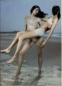 Jalouse_21_June1999_Bikini_04.jpg.32f2e456ebcd4b63ade72d1458cc98a7.jpg