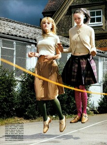 Jenkins_Vogue_Italia_August_1999_03.thumb.jpg.c8ca87fb25b43ef7f96d46b46a6e434a.jpg