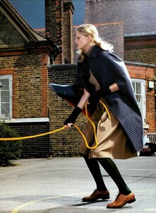 Jenkins_Vogue_Italia_August_1999_04.thumb.jpg.d88b00e58a93e0c9d443651168d40e0e.jpg