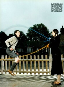 Jenkins_Vogue_Italia_August_1999_05.jpg.27bd174a26baaa7c9976522c5460b5de.jpg
