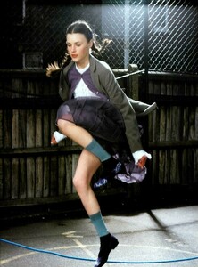 Jenkins_Vogue_Italia_August_1999_06.jpg.83e8183725bcaf08c8393a90c67e679d.jpg