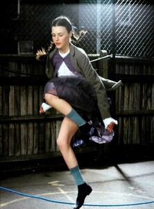 Jenkins_Vogue_Italia_August_1999_06.thumb.jpg.0a5930310f348e6ebdfb3b40964fdf3c.jpg