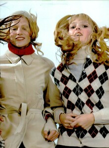 Jenkins_Vogue_Italia_August_1999_12.thumb.jpg.30b3025ed5676faeaf87ee23cd9d2bf7.jpg