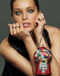 Judith-Leiber-Spring-Summer-2019-Campaign04.thumb.jpg.691b71f331e7fbb4e06d25c142dc83d7.jpg