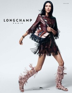 Kendall-Jenner-Longchamp-SS19-06-620x804.thumb.jpg.3306b0b705968d7ea82a8d18954c0287.jpg