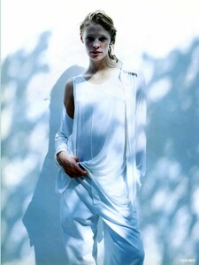 MarieClaireUS_August1998_White_03.jpg