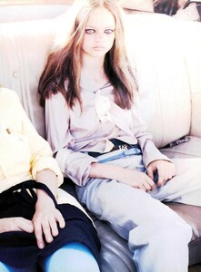Meisel_Vogue_Italia_August_1999_22.thumb.jpg.2085ef14a0458680444e91fea0a6dbeb.jpg