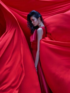 Ming-Xi-Harpers-Bazaar-Vietnam-Cover-Photoshoot03.thumb.jpg.521b4611353364e165464f5bf0012d70.jpg