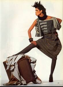 Penn_Vogue_US_April_1984_06.thumb.jpg.04b256a93118905bee2954ff86d1188b.jpg