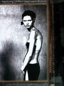 Roversi_Vogue_Italia_December_1998_10.thumb.png.d183ceb41b860c17f79fadb6fd872997.png