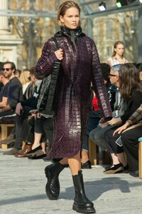 Serichai_BottegaVeneta_Runway-049.thumb.jpg.6c18af9c3583d337da7abb0c2d3b0cf6.jpg