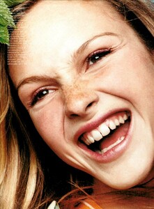 Smile_Please_Constaine_Vogue_Italia_August_1999_08.thumb.jpg.0c9d4632fc3156f27412154cd2e88b42.jpg