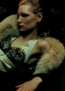 Sorrenti_Vogue_Italia_December_1998_04.png.6c80a863979af342d3887049a032e526.png