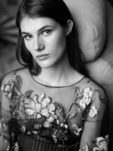 Tomas-De-La-Fuente-for-Telva-Magazine-Spring-Summer-2019-with-Lucia-Lopez-5-768x1024.thumb.jpg.f730e2e154278caa44c6391750da997d.jpg