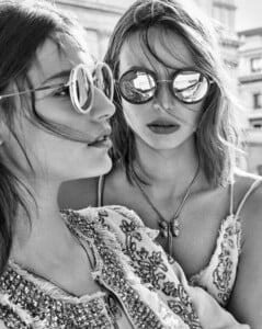 Twinset-Spring-Summer-2019-Campaign08.thumb.jpg.7016a0ea98a041a4cb8fcaf4e6d07fc2.jpg