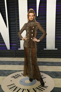 Vanity-Fair-Oscars-Party-Dresses-2019.jpg