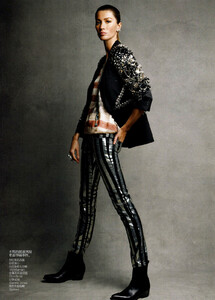 VogueCH_February2011_BoyishAllure_03.jpg