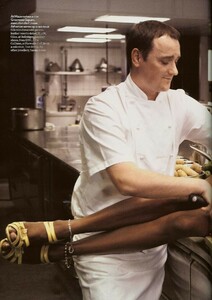 VogueUK_December2007_Naomi_09.jpg