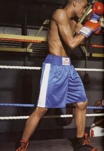 VogueUK_December2007_Naomi_13.jpg