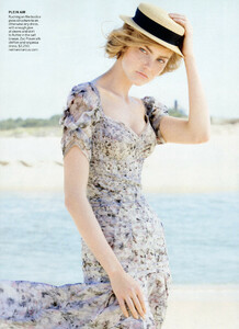 VogueUS_November2011_SweptAway_04.jpg