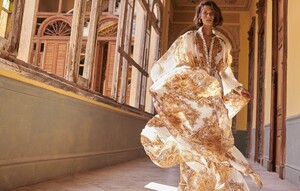 Zimmermann-Spring-2019-Ready-to-Wear-Campaign-5.thumb.jpg.48f6c394f6b496a269243648493af132.jpg