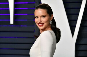 adriana-lima-2019-vanity-fair-oscar-party-0.jpg