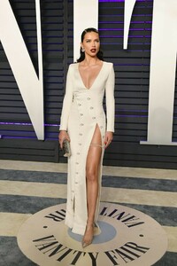 adriana-lima-2019-vanity-fair-oscar-party-2.jpg