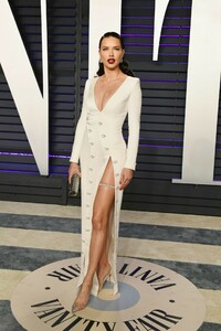 adriana-lima-2019-vanity-fair-oscar-party-4.jpg