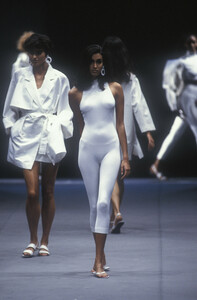 alberta-ferretti-ss-1991-1.thumb.JPEG.083bbf9acd53273dda4b27fae188dffd.JPEG