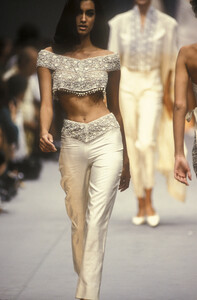 alberta-ferretti-ss-1991-3.thumb.JPEG.b293bc128d753dc76116ff5cdd94c92f.JPEG