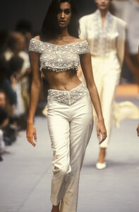 alberta-ferretti-ss-1991-4.thumb.JPEG.2d1063798dd2e4acb15735c069cac845.JPEG