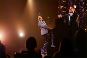 alicia-keys-james-corden-shallow-parody-02.jpg