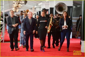 alicia-keys-rolls-out-grammys-red-carpet-14.jpg