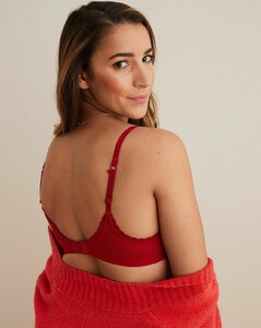 aly-raisman-aerie-winter-collection-2018-3.thumb.jpg.2a4da1768fbff41faab52ece114ba6f8.jpg