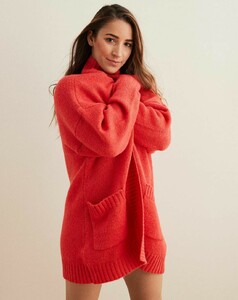 aly-raisman-aerie-winter-collection-2018-4.thumb.jpg.0b02c673711820e5b053e989faac7553.jpg