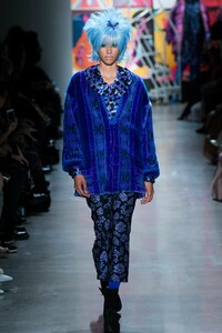 anna-sui-f19-3(1).thumb.jpg.c6d1cada25816f370c59be2133825831.jpg