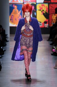 anna-sui-f19-32(1).thumb.jpg.854d286e85e5c2b2a30a42bae4740889.jpg