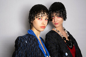 armani-prive-hc-bks-m-rs19-3132.thumb.jpg.97454637df68d3aecea8b48d590542dd.jpg