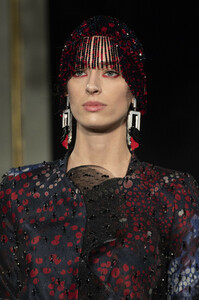 armani-prive-hc-clp-rs19-1543.thumb.jpg.b28a1c65cfd7e5cc3758e9db58dd2546.jpg
