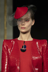 armani-prive-hc-clp-rs19-1705.thumb.jpg.93616b772560bd0ca4e92e9e574c4421.jpg