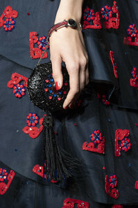 armani-prive-hc-clp-rs19-2336.thumb.jpg.8015698c17af9fae9918f341764b5060.jpg