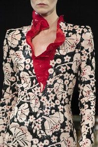 armani-prive-hc-clp-rs19-2449.thumb.jpg.75201f465c0fe87f1924a29c581414db.jpg