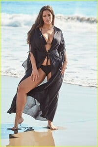 ashley-graham-goes-retro-for-new-swimsuits-for-all-collection-01.jpg