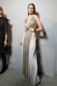 backstage-defile-alberta-ferretti-automne-hiver-2019-2020-milan-coulisses-124.thumb.jpg.ce394421f3950bb083eee969c69b2dc0.jpg