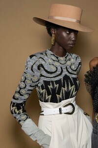 backstage-defile-alberta-ferretti-automne-hiver-2019-2020-milan-coulisses-157.thumb.jpg.c2057d6ca87f3cc8d32b6b0a470a01be.jpg