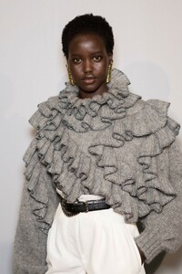 backstage-defile-alberta-ferretti-automne-hiver-2019-2020-milan-coulisses-163.thumb.jpg.3eaab1623530e8c552d09a9ad2b91d20.jpg